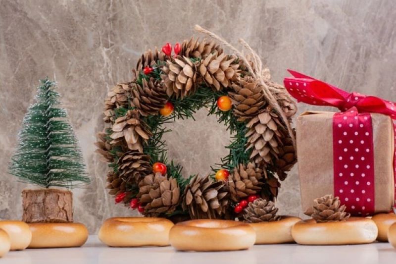 Timeless Classics: Discovering the History of Christmas Wreaths and How Artificial Varieties are Carrying on the Tradition