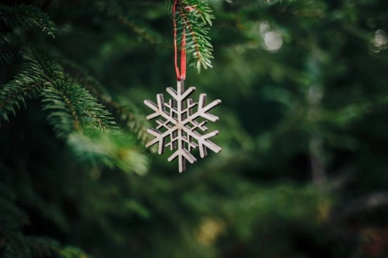 Decorating Your Full Artificial Christmas Tree: Tips and Tricks